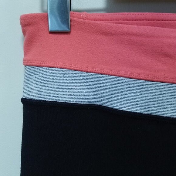 Lululemon Groove Crop Leggings Pant Size 4 XS Pink Wee Stripe Black - Picture 3 of 11
